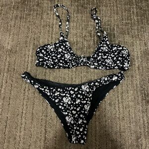 Dippin Daisys Floral Bikini Size Medium